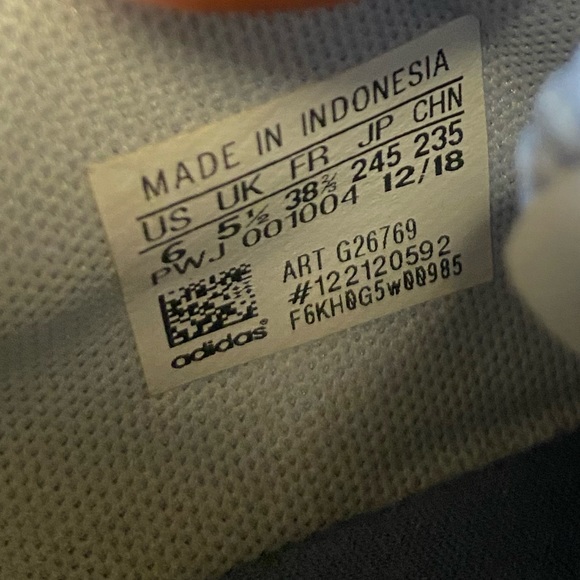 Like New Adidas Questar Flow - Picture 7 of 7